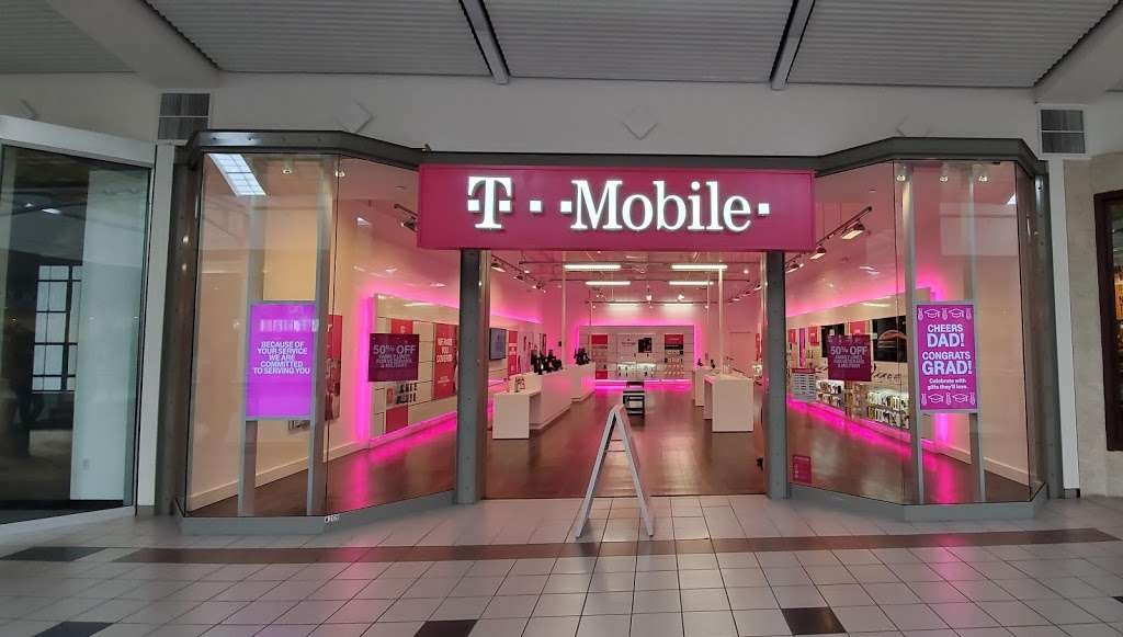 T-Mobile | 2 Galleria Mall Dr Ste A 206, Taunton, MA 02780, USA | Phone: (508) 386-1722