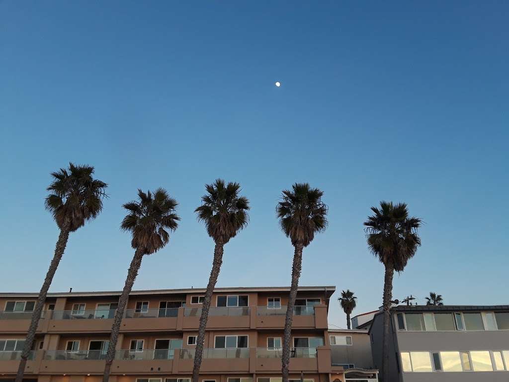 Avenue H Beach Lifeguard Tower | 1601-, 1667 Esplanade, Redondo Beach, CA 90277, USA