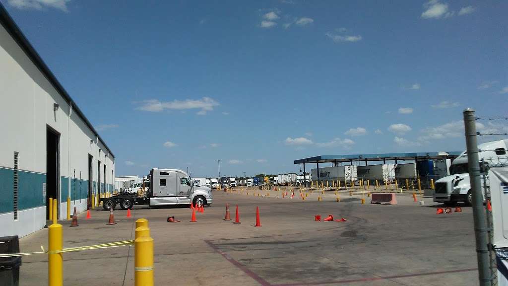 Swift Transportation - Lancaster Terminal | 3250 N Longhorn Dr, Lancaster, TX 75134, USA | Phone: (972) 224-9646