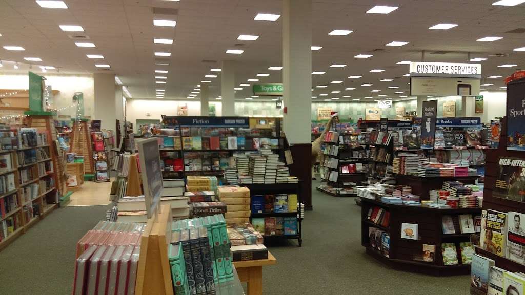 Barnes & Noble | The Derby Street Shoppes, 96 Derby St Suite 300, Hingham, MA 02043, USA | Phone: (781) 749-3319