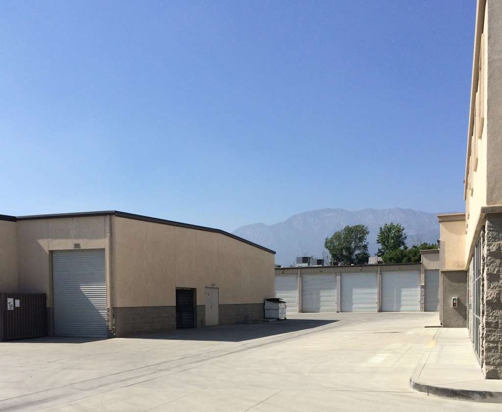 Stor em Self Storage | 8530 Hellman Ave, Rancho Cucamonga, CA 91730, USA | Phone: (909) 944-8600