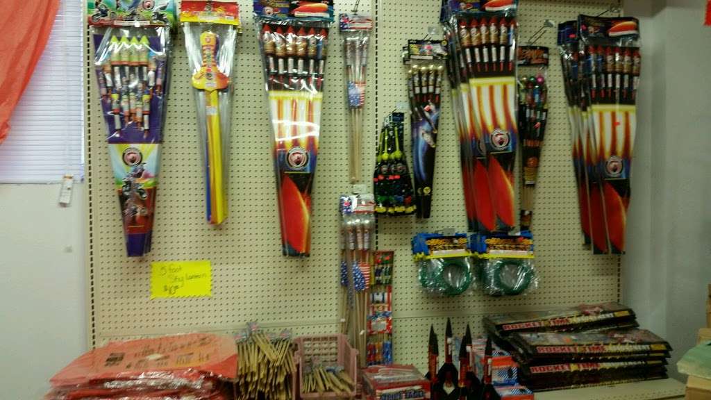 Double D Fireworks/Bass Lake Bait and Tackle | 5067 E County Rd 210, Knox, IN 46534, USA | Phone: (574) 772-0229