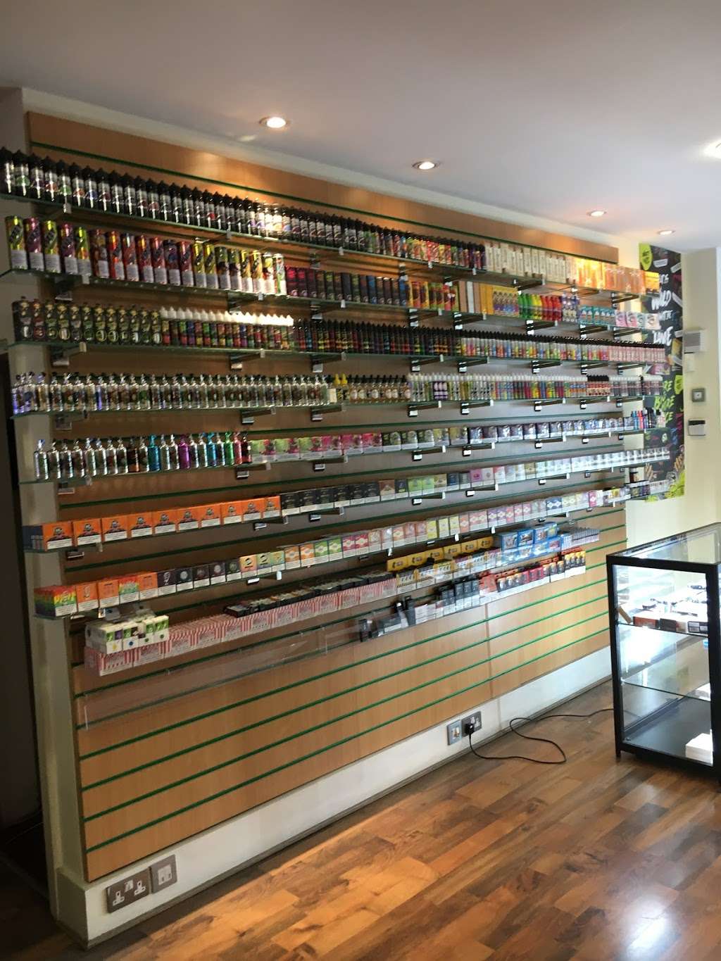 YOLO VAPE | 184 lower Road, London Surrey Quays Surrey quays, London SE16 2UN, UK | Phone: 07432 115822