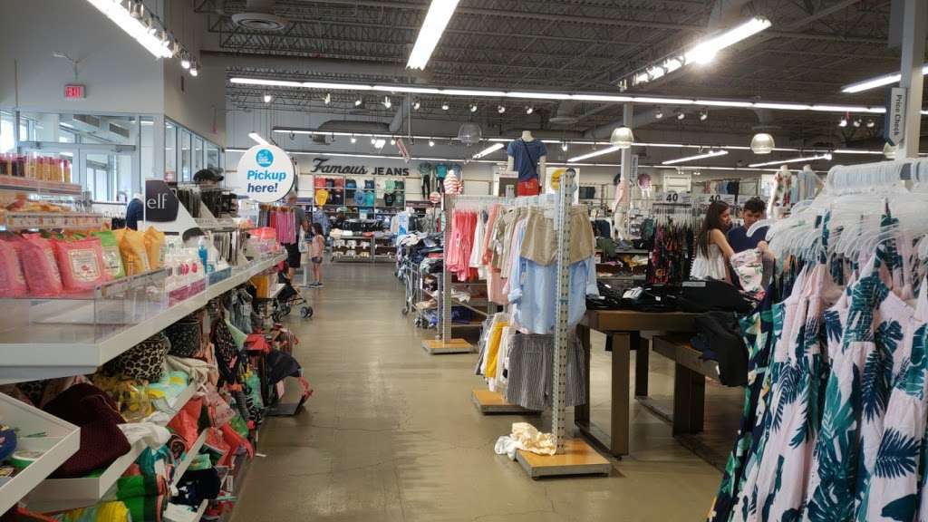 Old Navy | 485 River Rd, Edgewater, NJ 07020, USA | Phone: (201) 943-7300