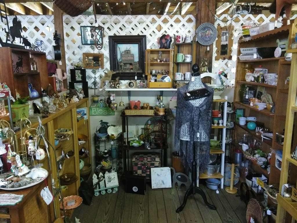 Antique Mall | 39013 S Central Ave, Umatilla, FL 32784, USA