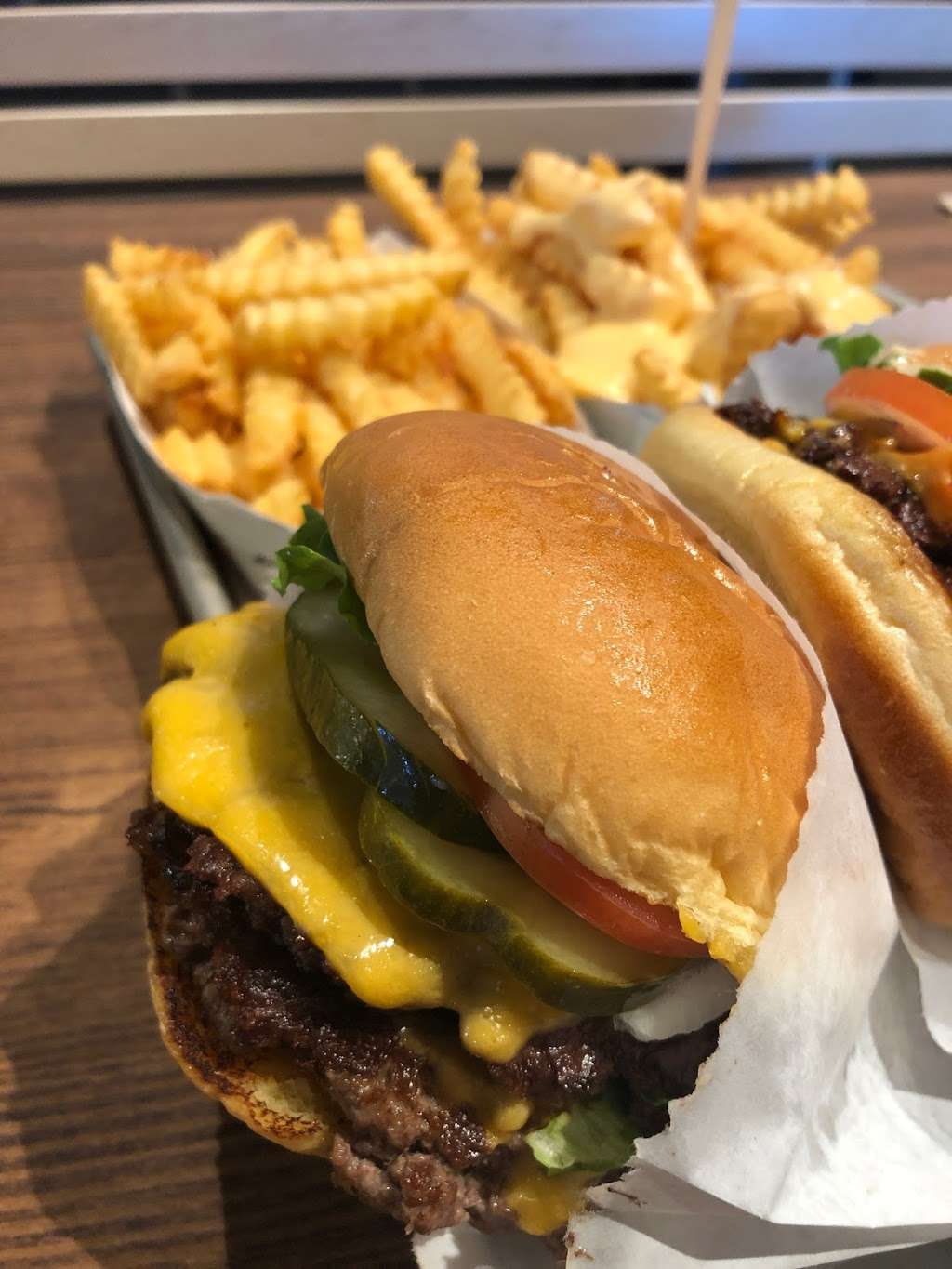 Shake Shack | 120 Promenade Way Suite A, Thousand Oaks, CA 91362, USA | Phone: (805) 309-5941