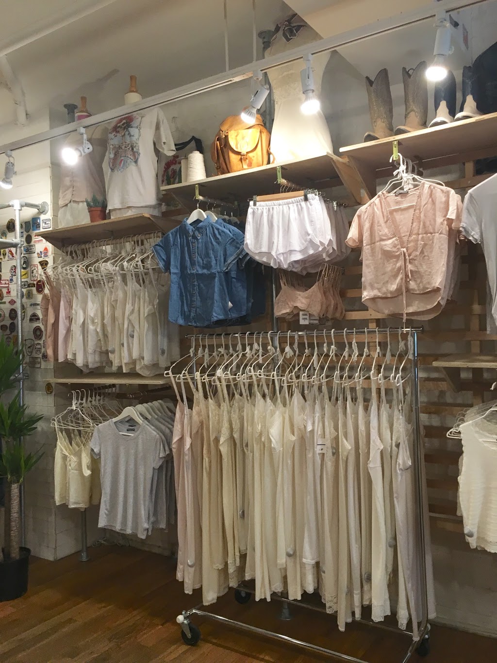 Brandy Melville | 44 Prince St, New York, NY 10012, USA | Phone: (212) 966-6569