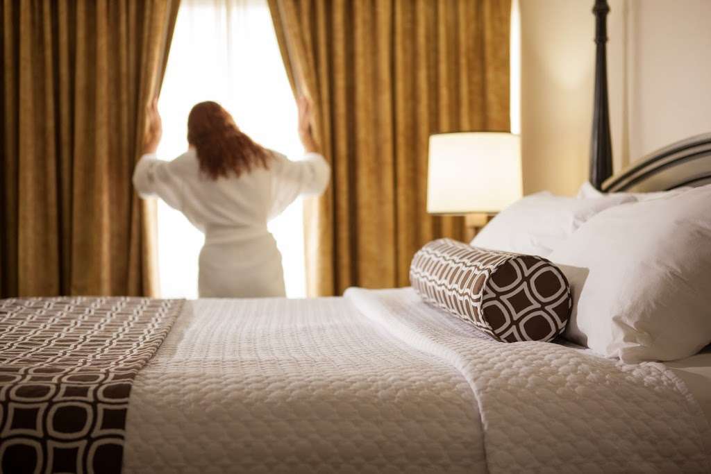 Crowne Plaza Hickory | 1385 Lenoir Rhyne Blvd SE, Hickory, NC 28602, USA | Phone: (828) 323-1000