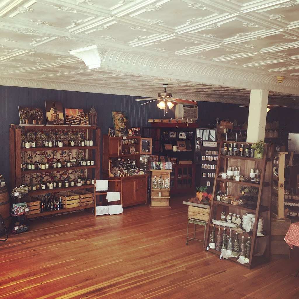 Unwined Candles | 7542 Main St, Sykesville, MD 21784, USA | Phone: (410) 922-9463