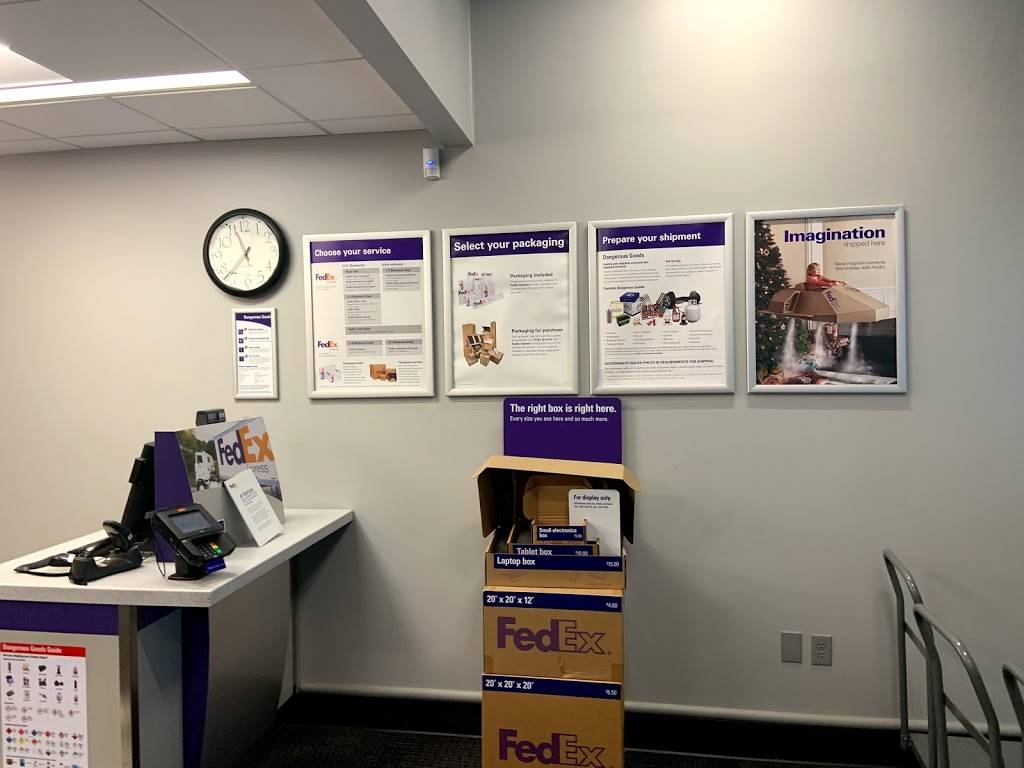 FedEx Ship Center | 2800 Earhart Ct, Hebron, KY 41048, USA | Phone: (800) 463-3339