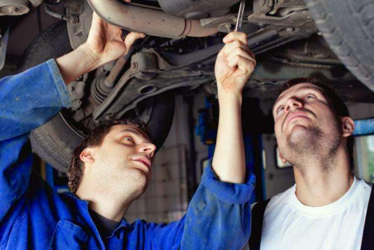 Maynards Auto Services Inc | 4061 W Loomis Rd, Milwaukee, WI 53221, USA | Phone: (414) 282-6015