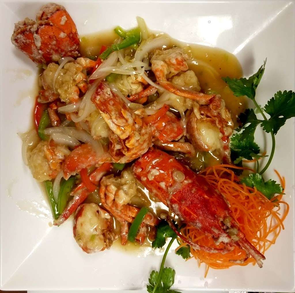 East Wok | 2002 FL-19, Tavares, FL 32778, USA | Phone: (352) 742-9010