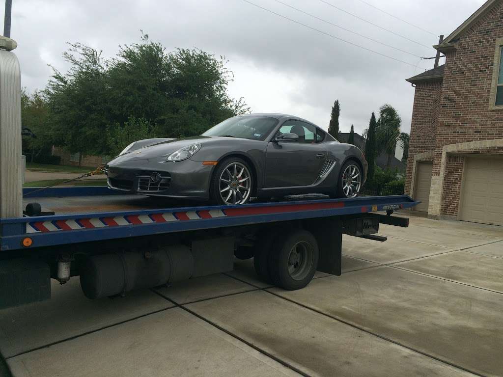 Best one towing & wrecker service. Tow Truck | 3900 Southwest Fwy, Houston, TX 77027, USA | Phone: (832) 720-0001