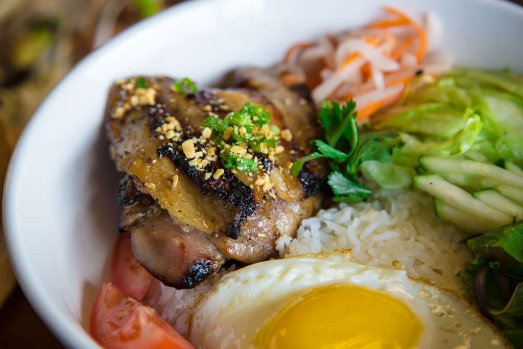 Viet-Nomz | 7581 University Blvd, Winter Park, FL 32792, USA | Phone: (407) 636-6069