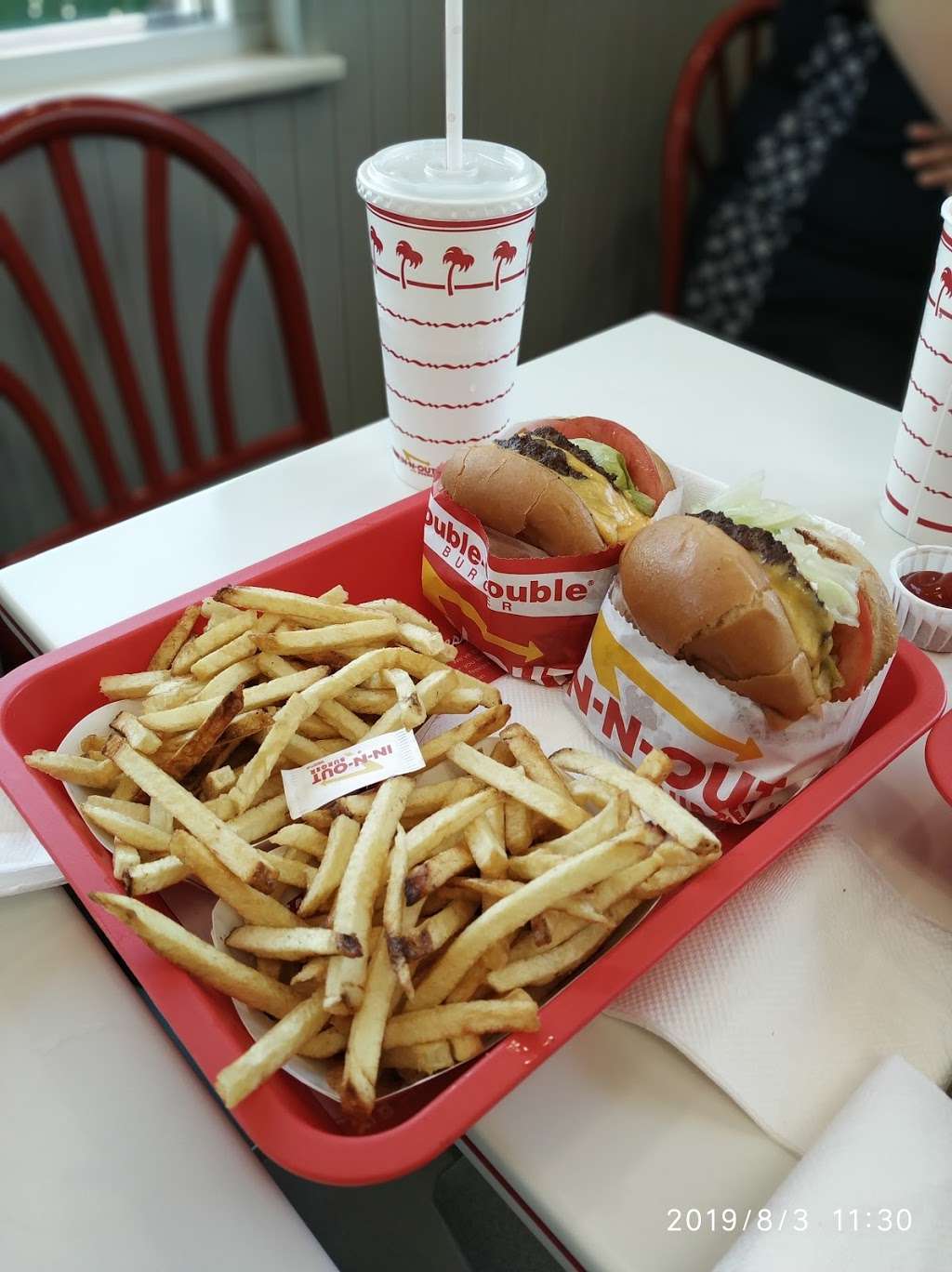 In-N-Out Burger | 7691 E Carson St, Long Beach, CA 90808, USA | Phone: (800) 786-1000