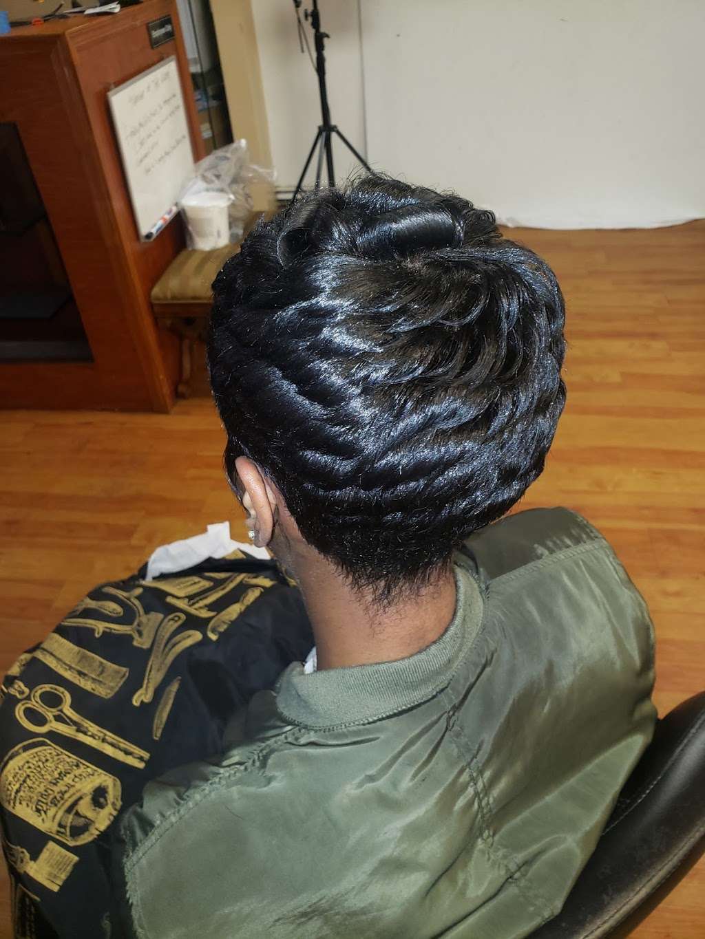 Divine Creations Unisex Salon | 509 S 52nd St #2, Philadelphia, PA 19143, USA | Phone: (215) 472-7248