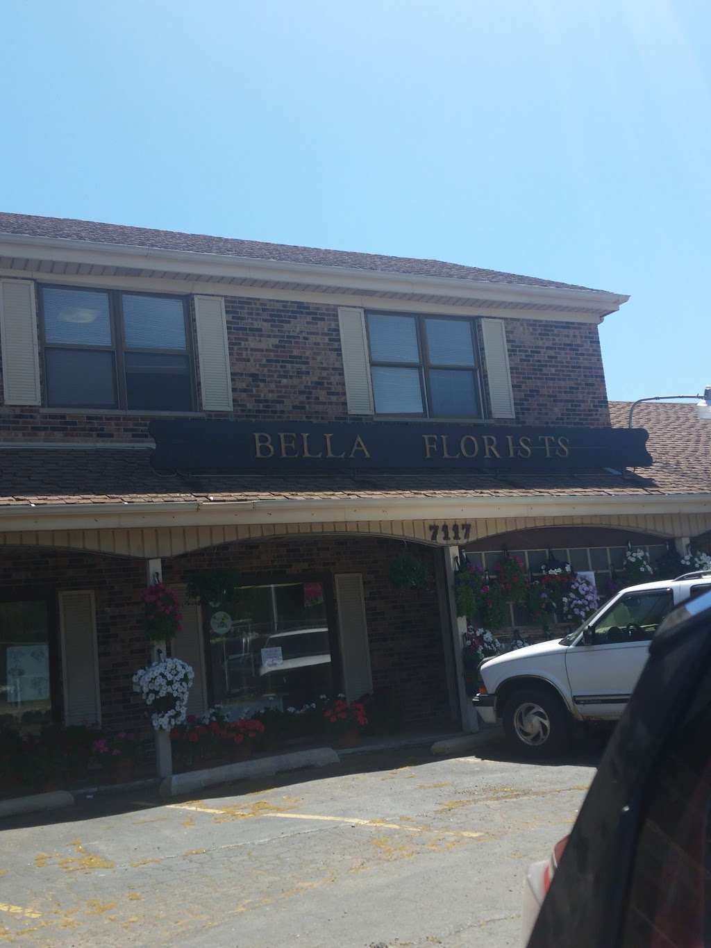 Bella Flowers & Greenhouse, Inc. | 7117 Roberts Rd, Bridgeview, IL 60455, USA | Phone: (708) 458-3093