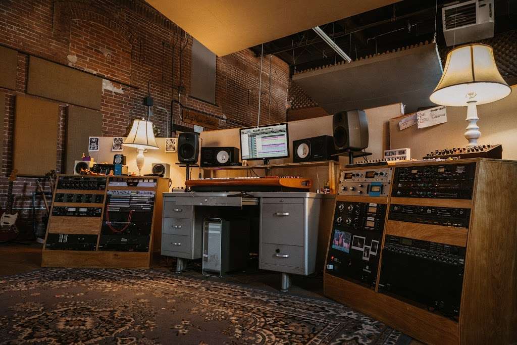 Big Nice Studio | 25 Carrington St, Lincoln, RI 02865, USA | Phone: (401) 405-1396