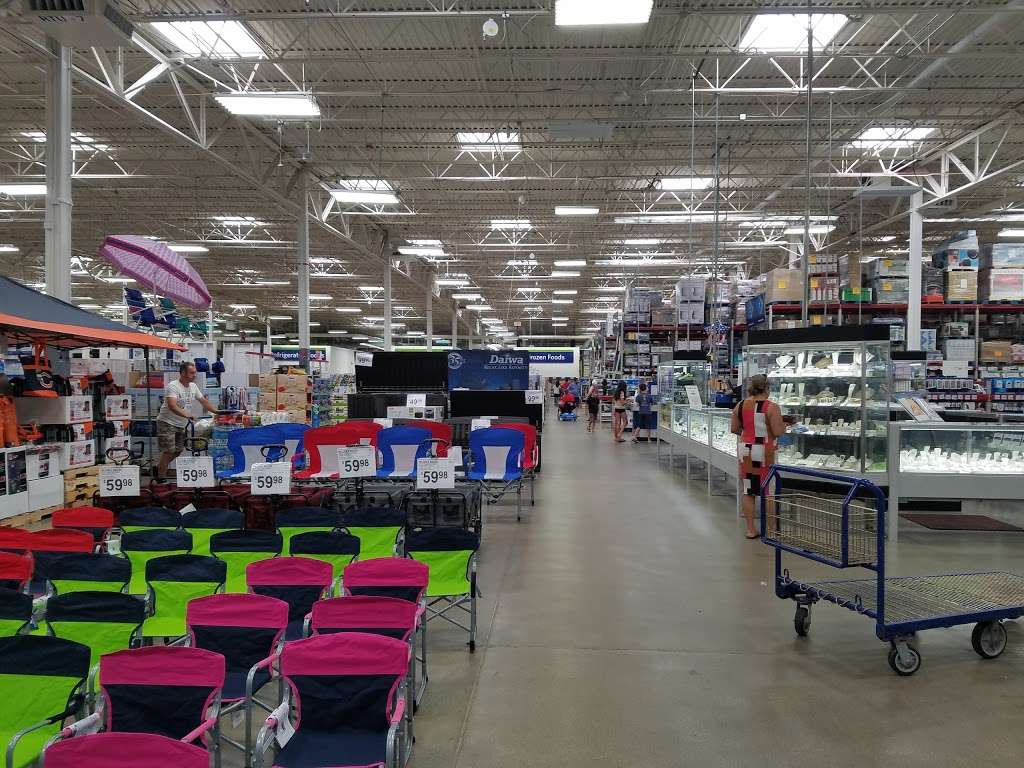 Sams Club | 101 W Oakton St, Des Plaines, IL 60018, USA | Phone: (847) 296-5050