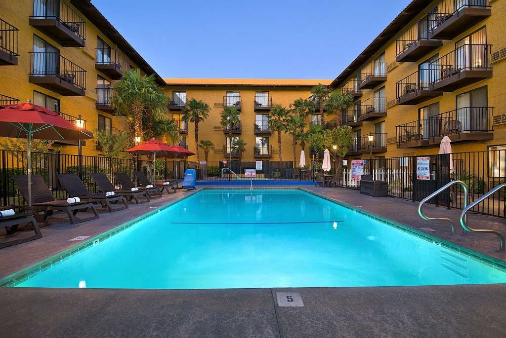 Oxford Suites Lancaster | 1651 W Ave K, Lancaster, CA 93534, USA | Phone: (661) 949-3423