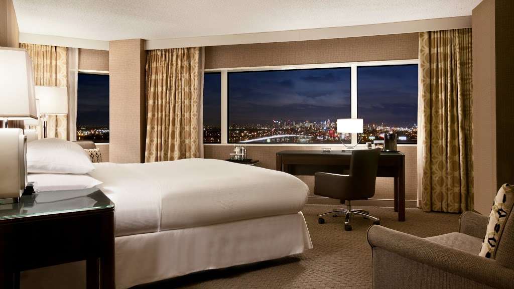 Hilton Meadowlands | 2 Meadowlands Plaza, East Rutherford, NJ 07073, USA | Phone: (201) 896-0500