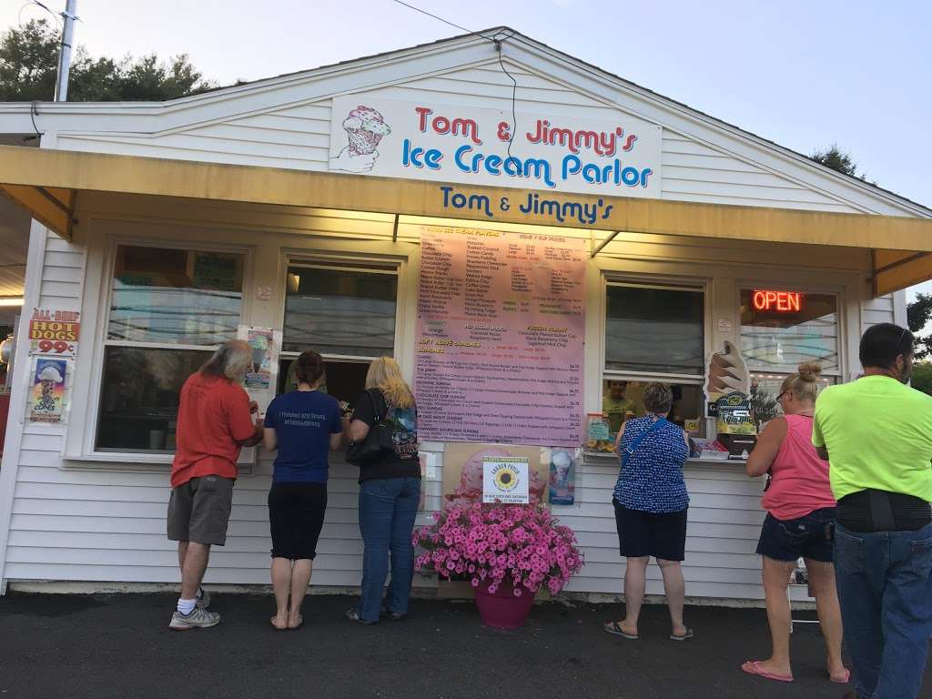 Tom & Jimmys | 337 Winthrop St, Taunton, MA 02780, USA | Phone: (508) 802-0513