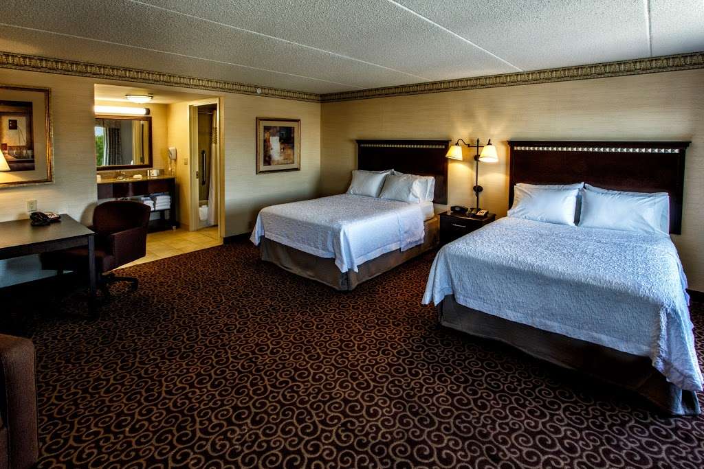 Hampton Inn & Suites Staten Island | 1120 South Ave, Staten Island, NY 10314, USA | Phone: (718) 477-1600