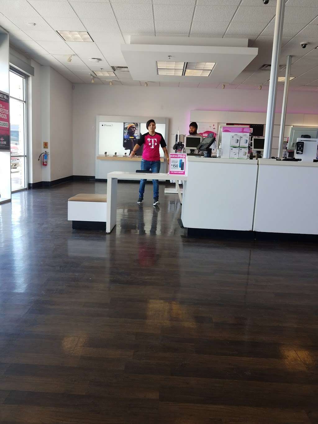 T-Mobile | 4390, I-30 Suite 100, Dallas, TX 75211, USA | Phone: (214) 467-0295