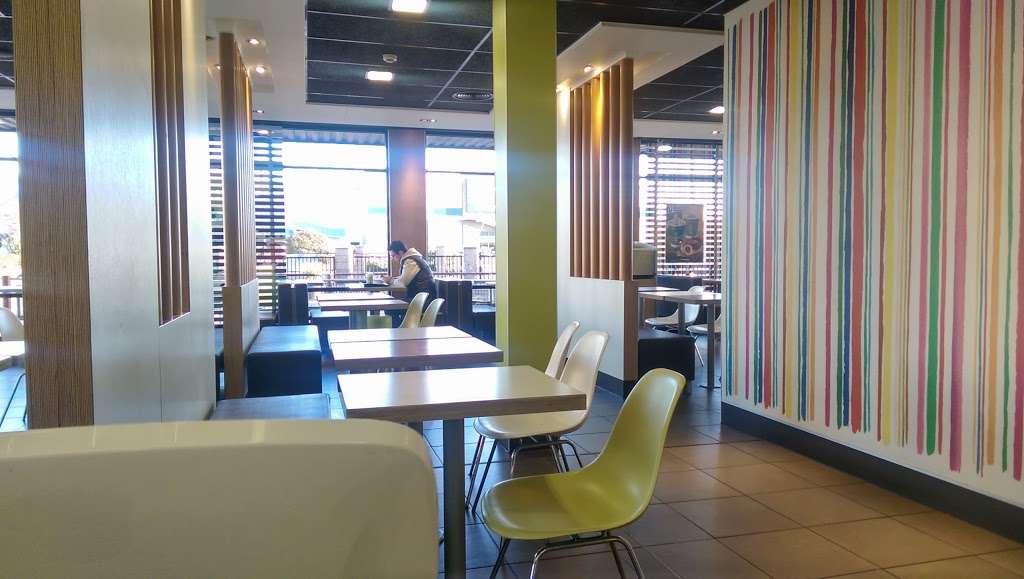 McDonalds Friern Barnet | Friern Bridge Retail Park, London N11 3PW, UK | Phone: 020 8368 8533