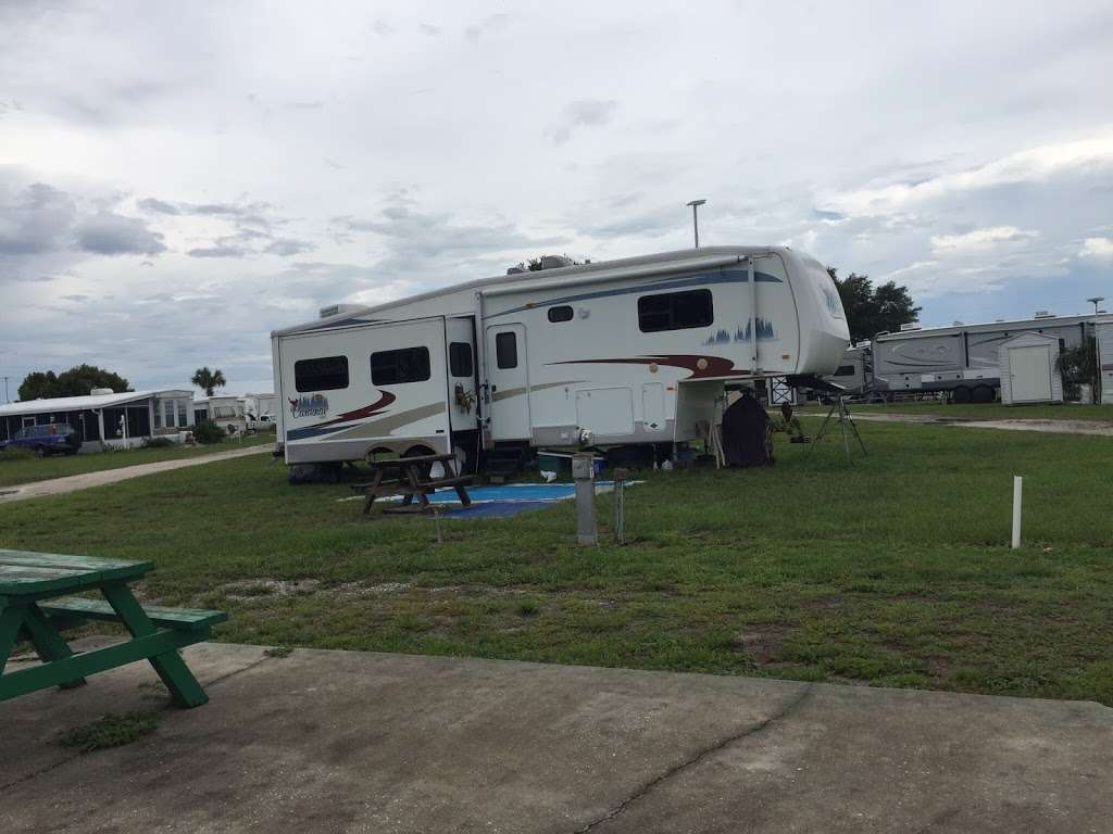 Peace Creek RV Park | 26397 US-27, Lake Wales, FL 33859, USA | Phone: (863) 439-5205