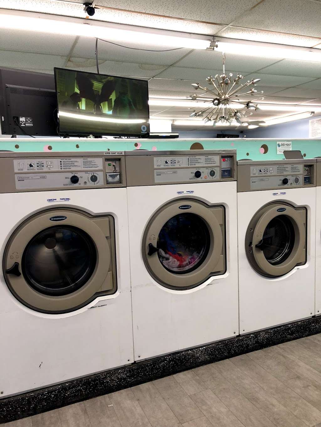 Bubble Room Laundromat - Mission | 5050 Lamar Ave, Mission, KS 66202, USA | Phone: (913) 236-9274