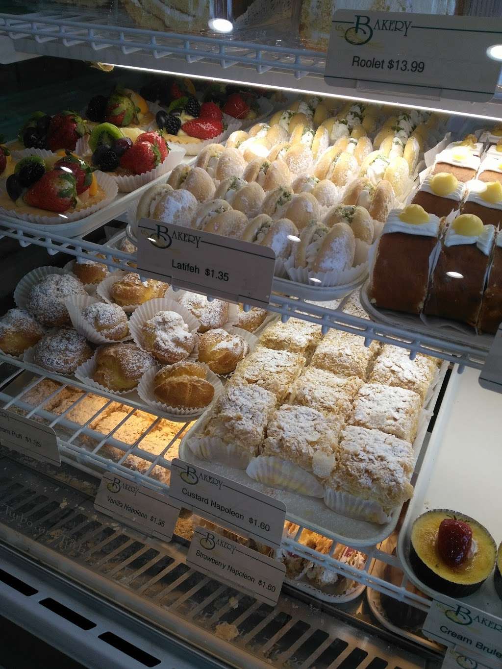 Star Bakery | 11628 Santa Monica Blvd #6, Los Angeles, CA 90025, USA | Phone: (310) 207-0025