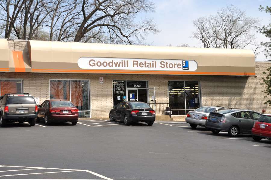 Goodwill Retail Store & Donation Center | 9960 Main Street, Fairfax, VA 22031, USA | Phone: (703) 349-1806