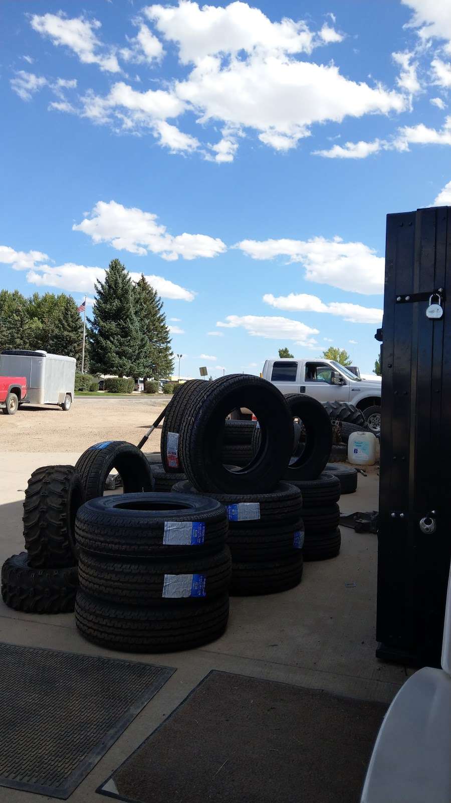 R & R Tire & Auto | 1491 Wagner St, Strasburg, CO 80136, USA | Phone: (303) 622-6501