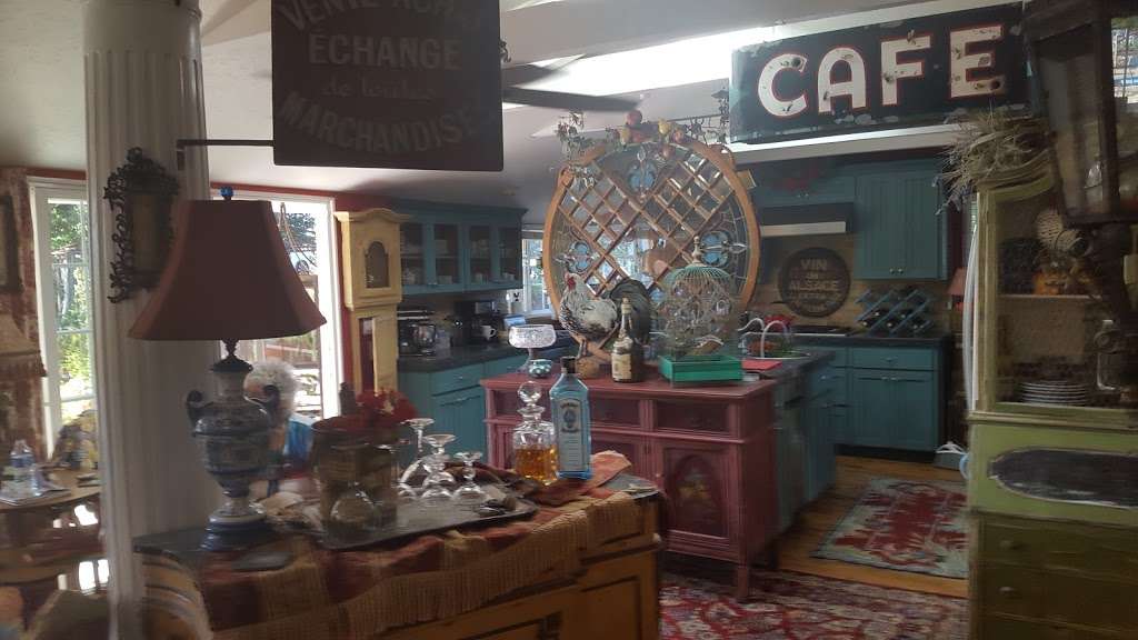 Favorite Finds Antiques and Home Decor | El Paisano Dr, Fallbrook, CA 92028, USA