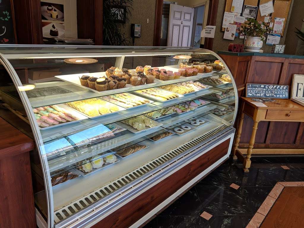 Hollin Hall Pastry Shop | 7920 Fort Hunt Rd, Alexandria, VA 22308, USA | Phone: (703) 768-9643