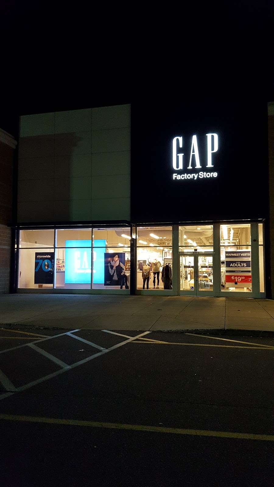 Gap Outlet | GATEWAY PLAZA, 10 Mystic View Rd, Everett, MA 02149, USA | Phone: (617) 381-6219