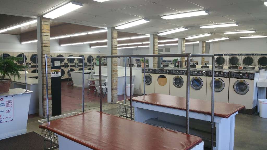 Super Clean Coin-Op Laundry | 545 E Main St, Danville, IN 46122, USA | Phone: (317) 745-7267