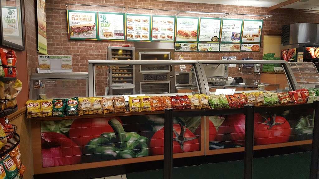 Subway Restaurants | 275 S Randall Rd, Elgin, IL 60123, USA | Phone: (847) 608-4220