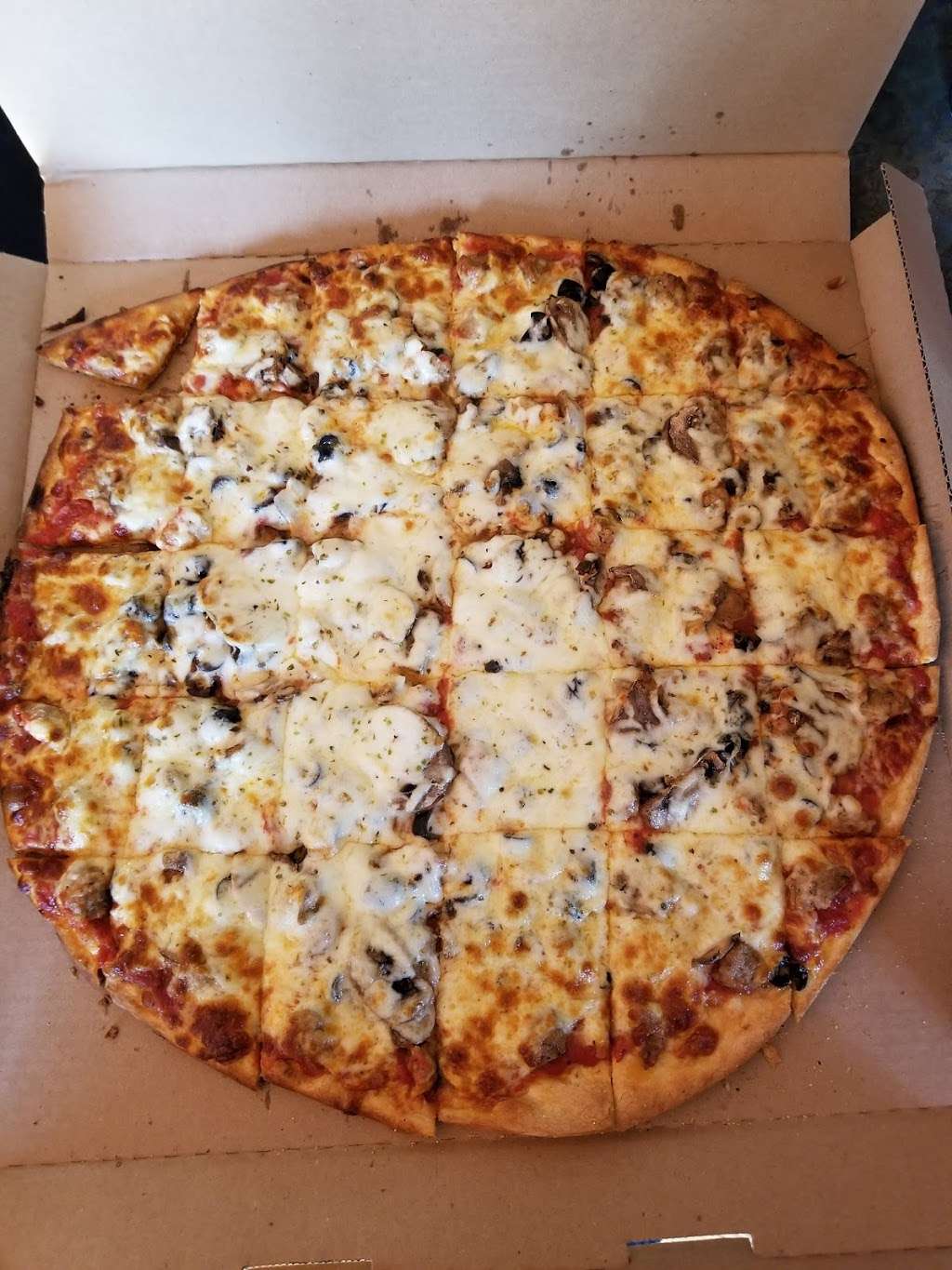 Rosatis Pizza | 9928 College Blvd, Overland Park, KS 66210, USA | Phone: (913) 696-0400