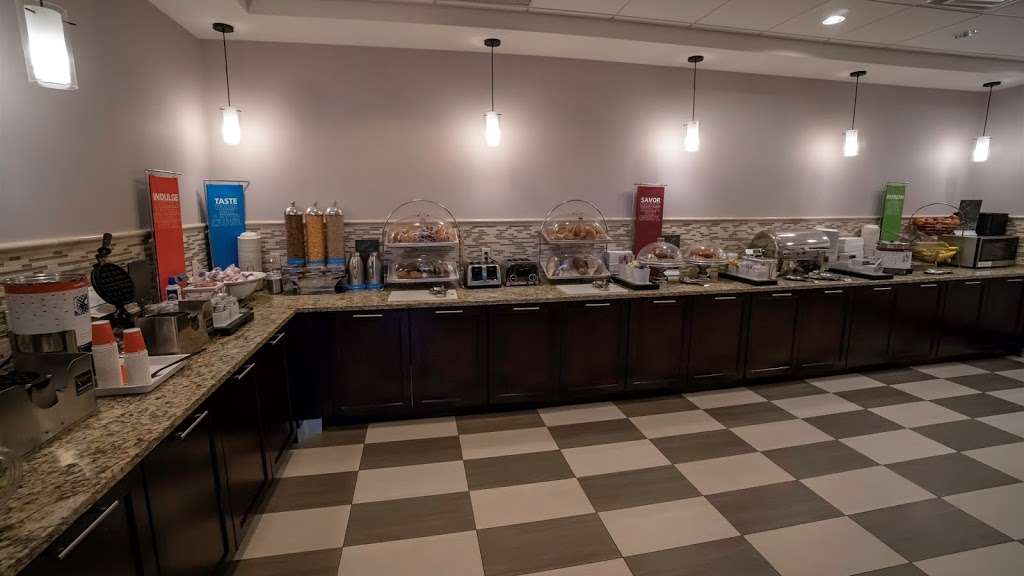 Hampton Inn Carlstadt-At The Meadowlands | 304 Paterson Plank Rd, Carlstadt, NJ 07072, USA | Phone: (201) 935-9000