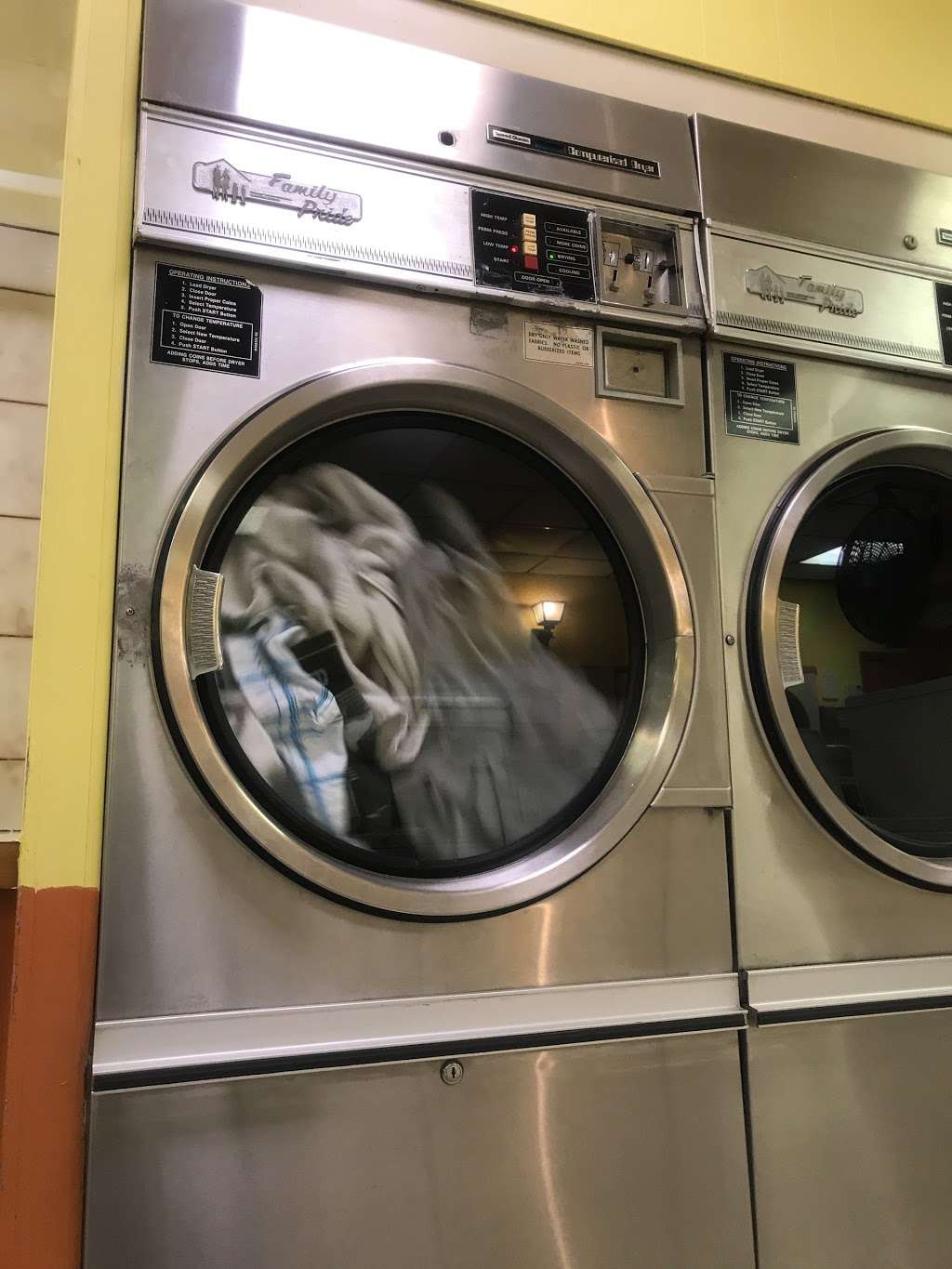 Laundromat | 6503 W Pershing Rd, Berwyn, IL 60402, USA