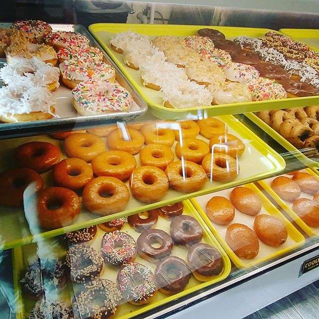 Donut King | 5 Broad St, Norwood, NJ 07648, USA | Phone: (201) 767-1723