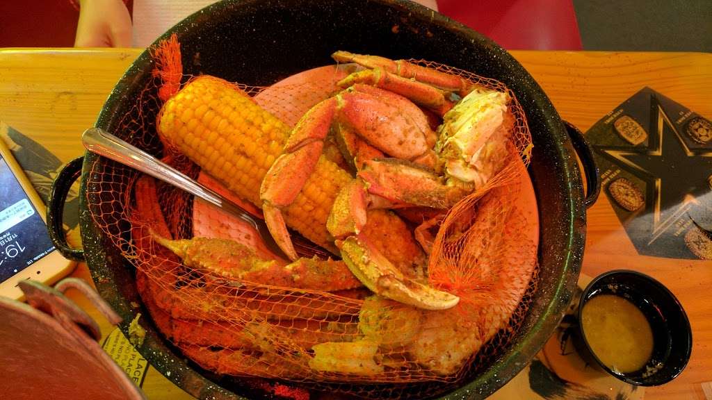 Joes Crab Shack | 230 Portofino Way, Redondo Beach, CA 90277, USA | Phone: (310) 406-1999