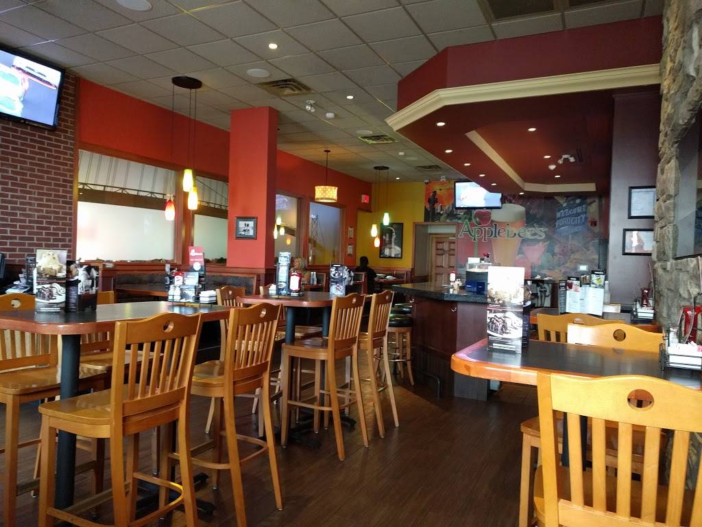 Applebees | 2187, 240 Huron Church Rd #240, Windsor, ON N9C 2L8, Canada | Phone: (519) 972-3000