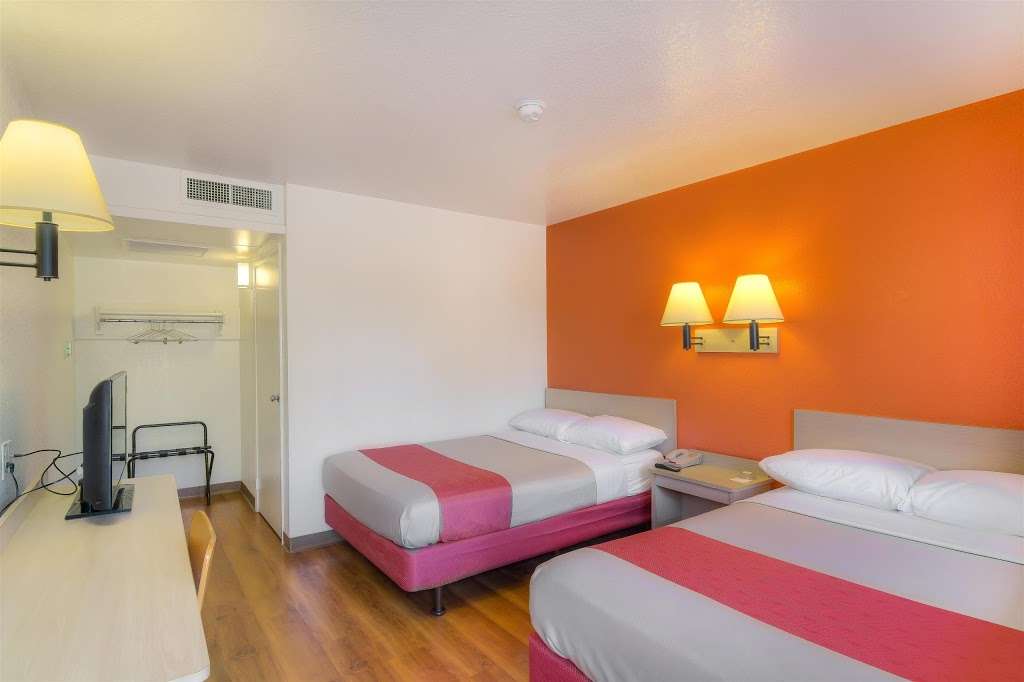 Motel 6 Los Angeles - Sylmar | 12775 Encinitas Ave, Sylmar, CA 91342, USA | Phone: (818) 362-9491