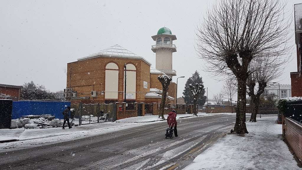 Brent Central Mosque | Lennon Rd, London NW2 4PU, UK | Phone: 020 8450 1986