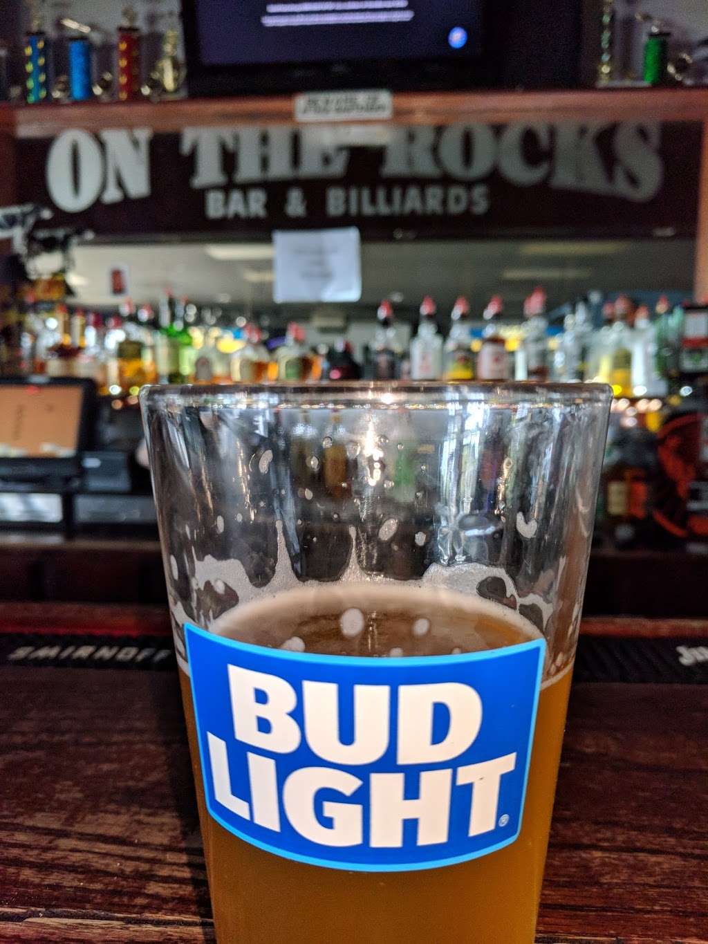 On The Rocks Bar | 776 S Old Baltimore Pike, Newark, DE 19702, USA | Phone: (302) 355-0909