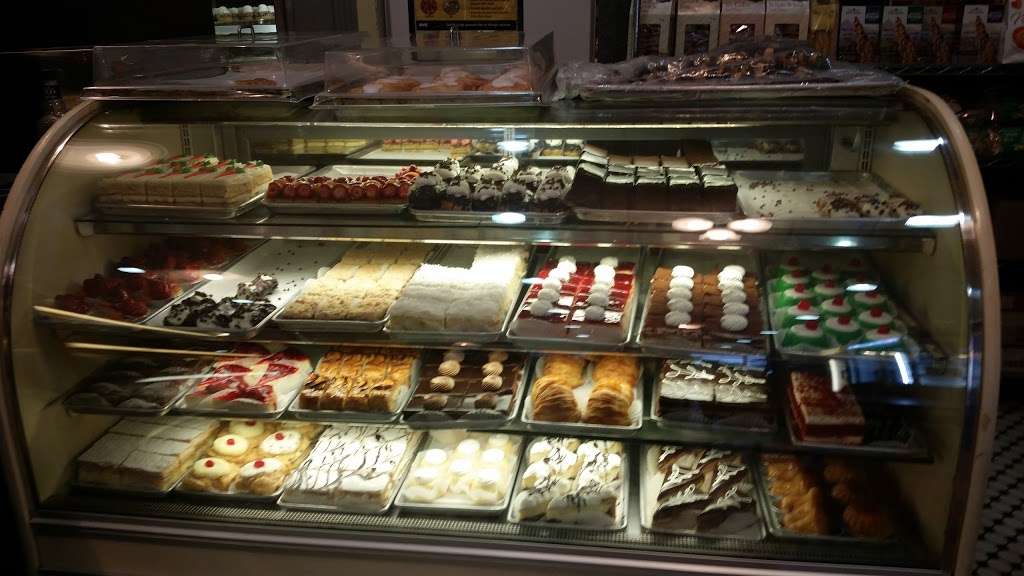 Michaels Pastry Shop | 2923 Avenue R, Brooklyn, NY 11229, USA | Phone: (718) 376-9200