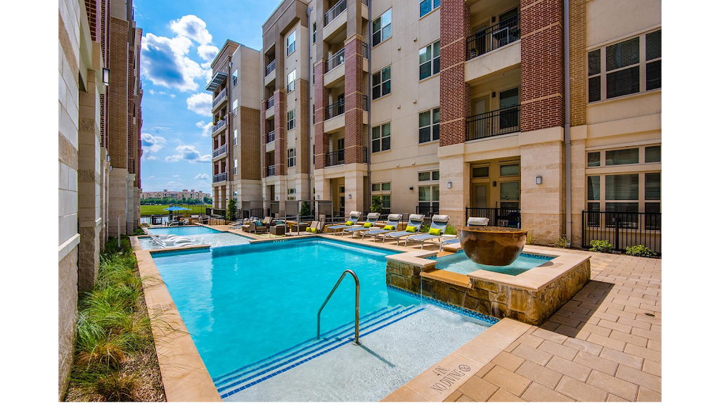 Eastshore on Lake Carolyn Apartments | 1100 Lake Carolyn Pkwy, Irving, TX 75039, USA | Phone: (972) 869-1100